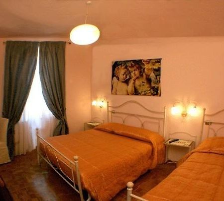 B&B Le Campane Ферара Стая снимка