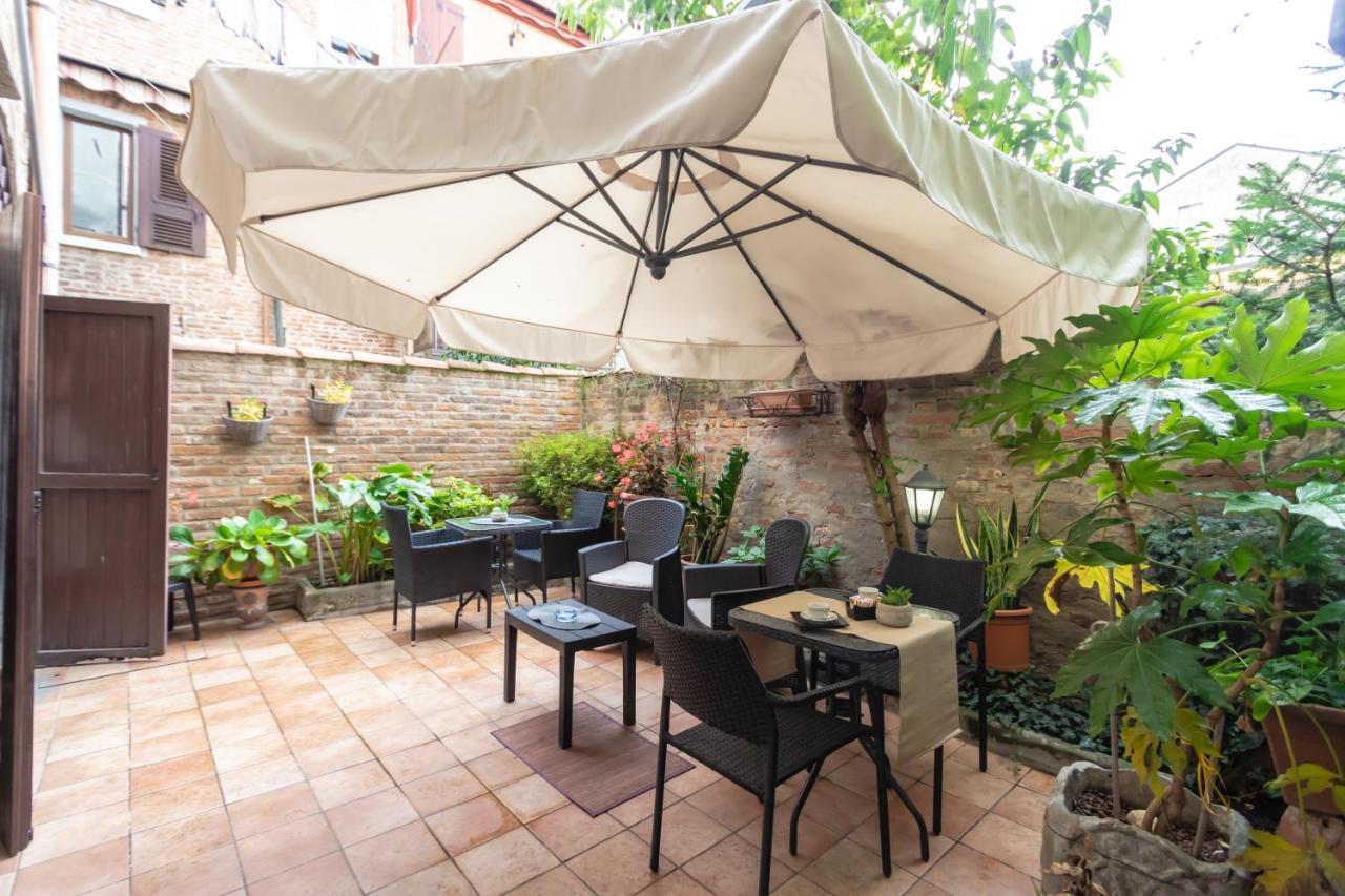 B&B Le Campane Ферара Екстериор снимка